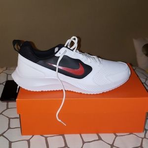 New NIKE TODOS Sporty! Men’s Athletic/Runners!